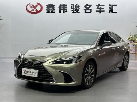 Lexus ES 2025