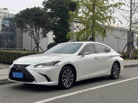 Lexus ES 2021