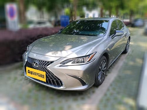 Lexus ES 2022