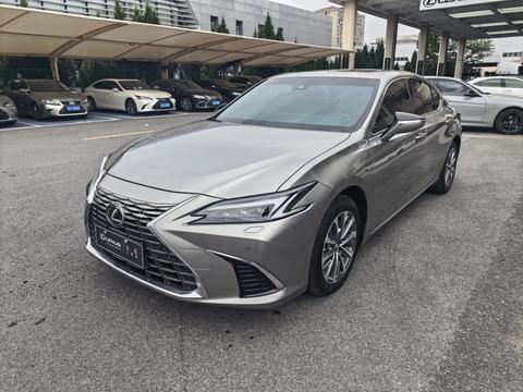 Lexus ES 2025