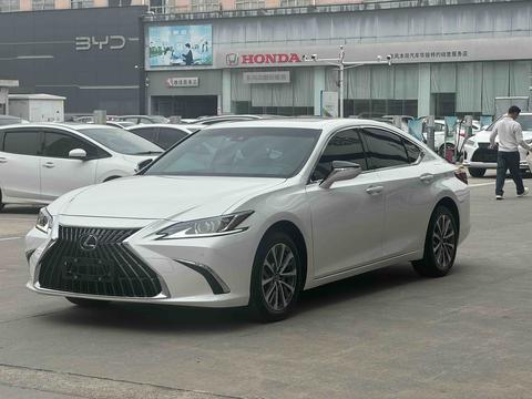 Lexus ES 2022