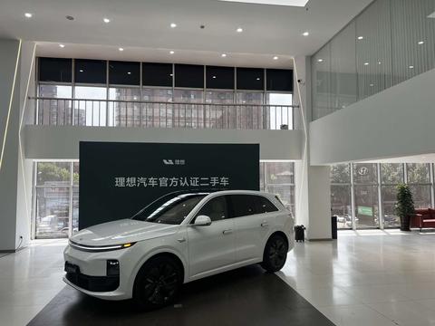 Li Auto L6 2025