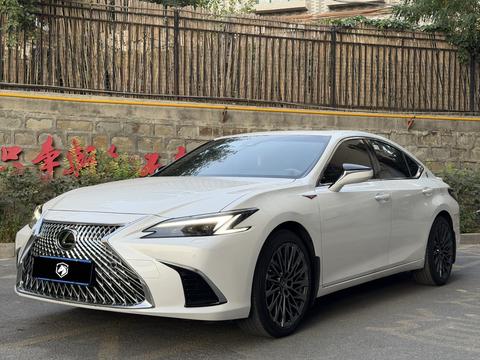 Lexus ES 2025