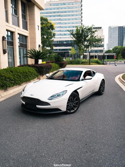 Aston Martin DB11 2020