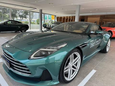 Aston Martin DB12 2024