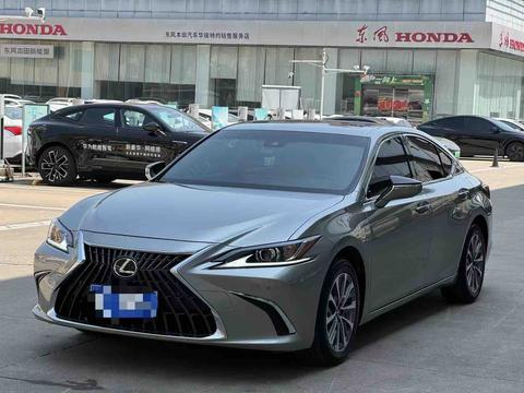 Lexus ES 2022