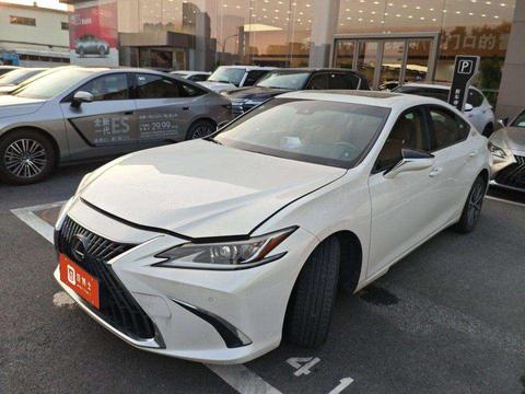 Lexus ES 2021