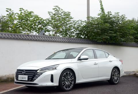 Nissan Teana 2022
