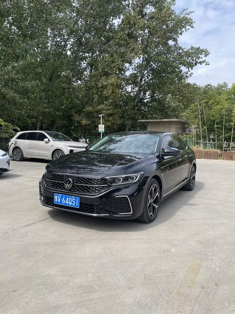 Volkswagen Passat 2024