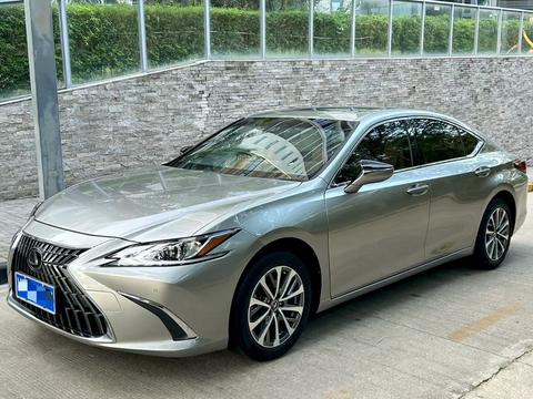 Lexus ES 2021