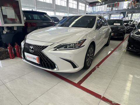 Lexus ES 2022