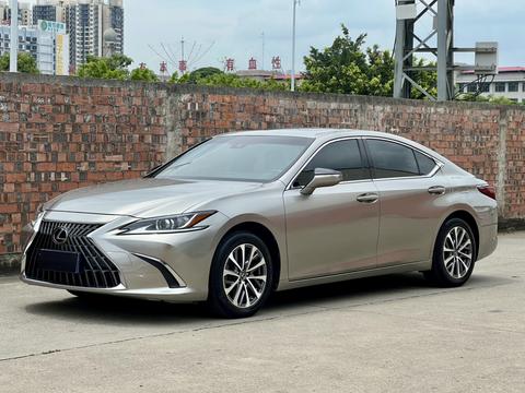 Lexus ES 2022