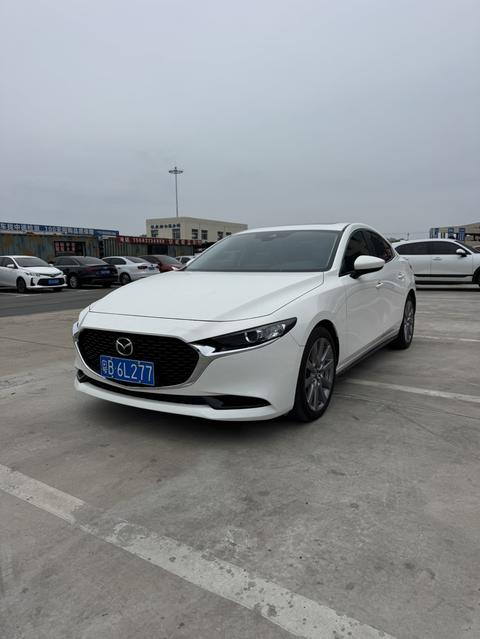 Mazda 3 Axela 2022