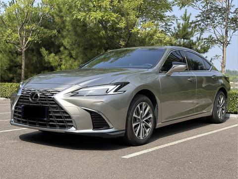 Lexus ES 2025