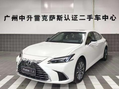 Lexus ES 2025