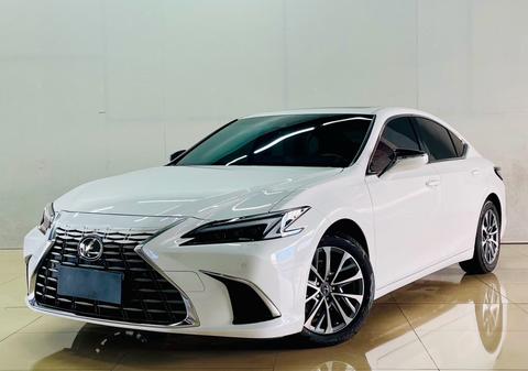 Lexus ES 2025