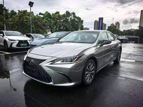 Lexus ES 2022
