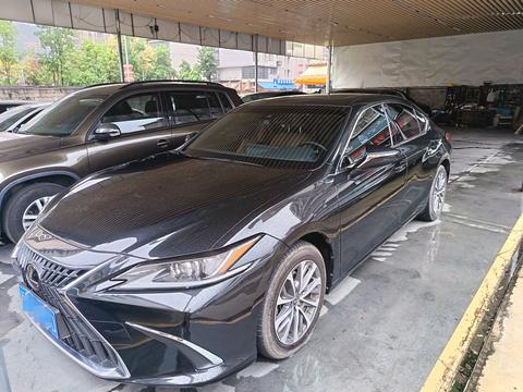 Lexus ES 2022