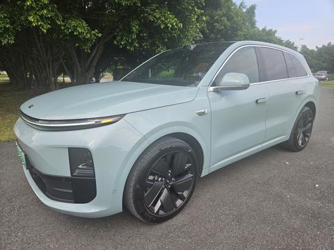Li Auto L6 2025
