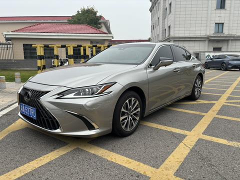 Lexus ES 2022