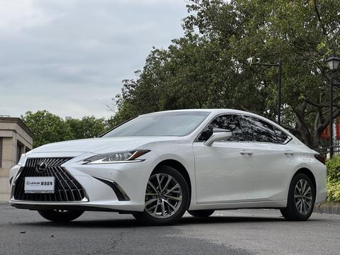 Lexus ES 2021