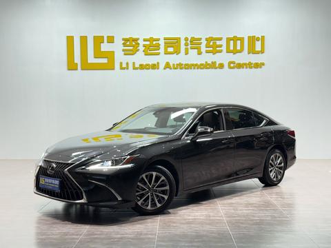 Lexus ES 2022