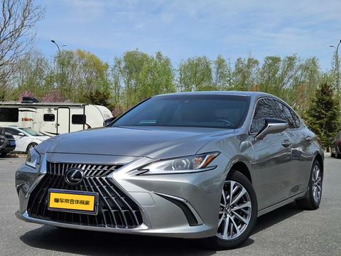 Lexus ES 2021