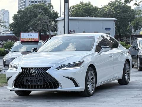 Lexus ES 2022