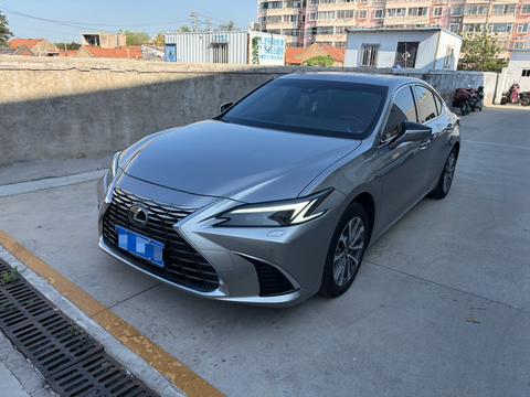 Lexus ES 2025