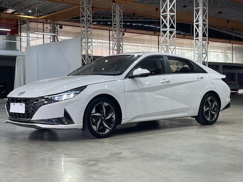 Hyundai Elantra 2022