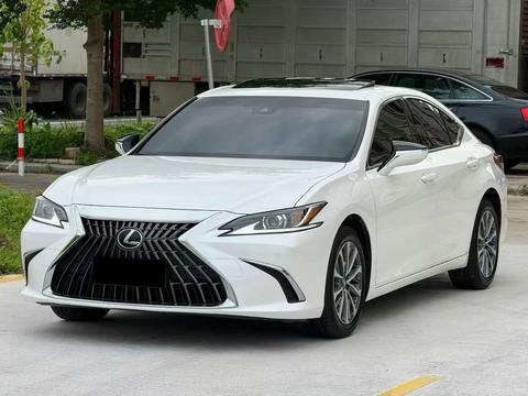 Lexus ES 2022