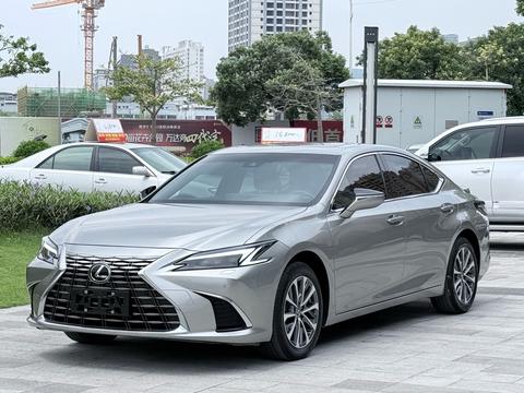 Lexus ES 2025