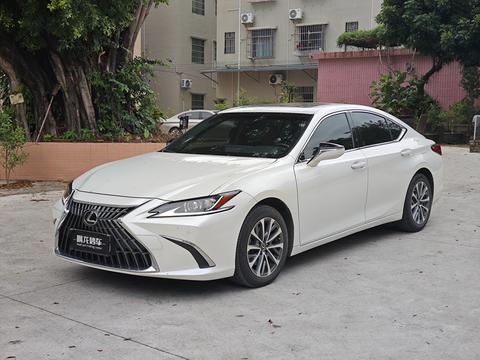 Lexus ES 2022