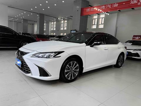 Lexus ES 2025