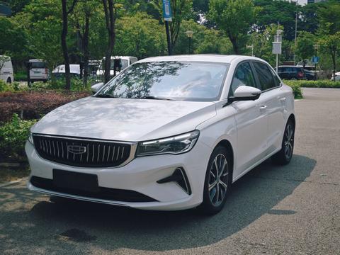 Geely Emgrand 2022