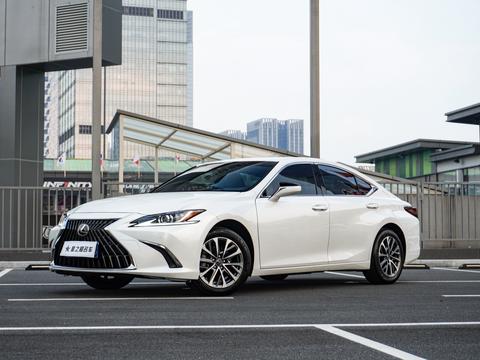 Lexus ES 2024