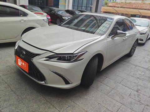 Lexus ES 2024