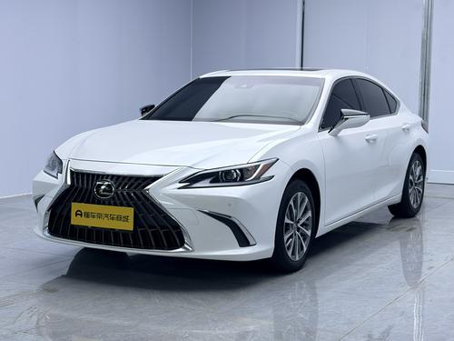 Lexus ES 2022