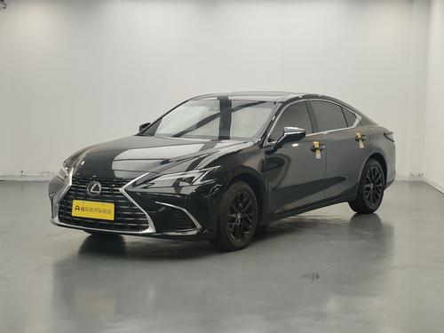 Lexus ES 2025