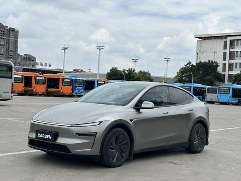 Tesla Model Y 2025