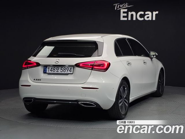 Mercedes-Benz A-Class 2022 — фото 2