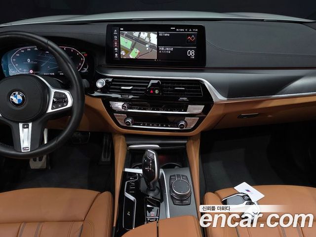 BMW 5 Series 2023 — фото 10