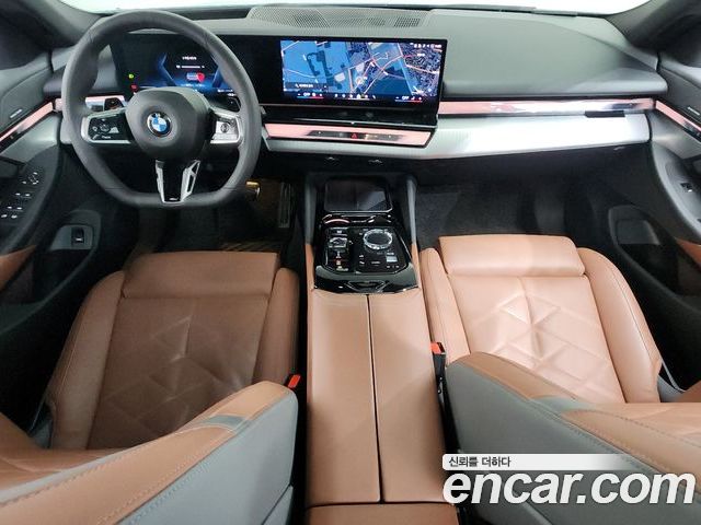BMW 5 Series 2025 — фото 10
