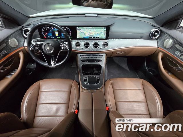 Mercedes-Benz E-Class 2022 — фото 10
