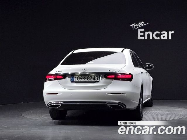 Mercedes-Benz E-Class 2022 — фото 4