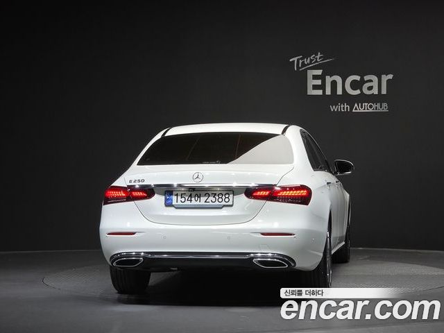 Mercedes-Benz E-Class 2023 — фото 4
