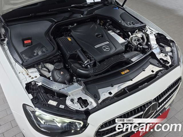Mercedes-Benz E-Class 2023 — фото 6
