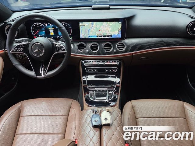 Mercedes-Benz E-Class 2023 — фото 10