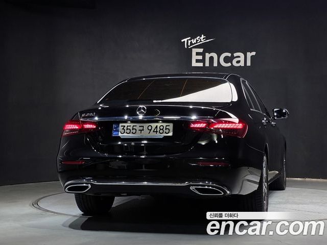 Mercedes-Benz E-Class 2023 — фото 4