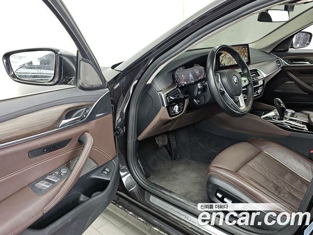 BMW 5 Series 2022 — фото 10